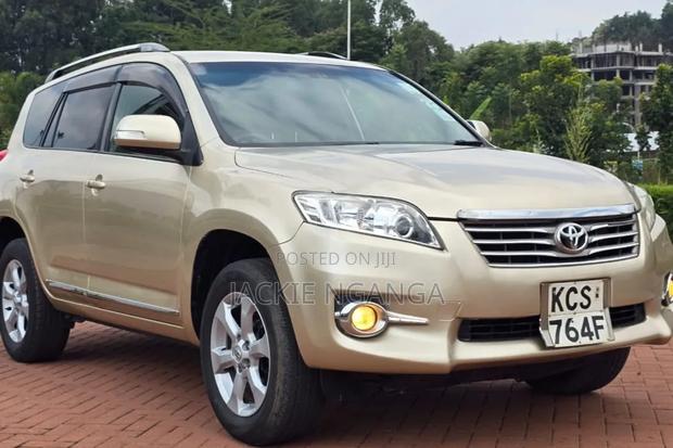 Toyota Vanguard 2011 Gold
