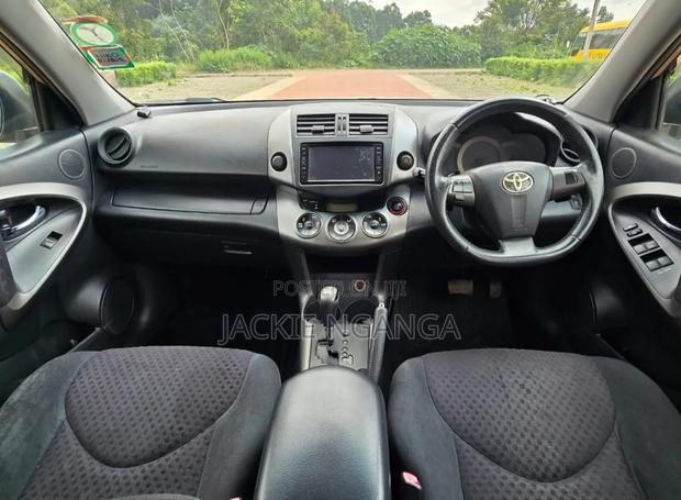 Toyota Vanguard 2011 Gold