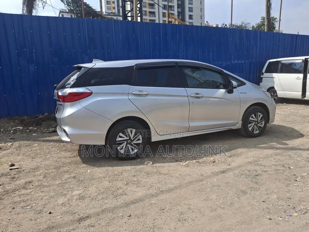 Honda Fit Shuttle 1.5 Hybrid 2WD 2016 Silver