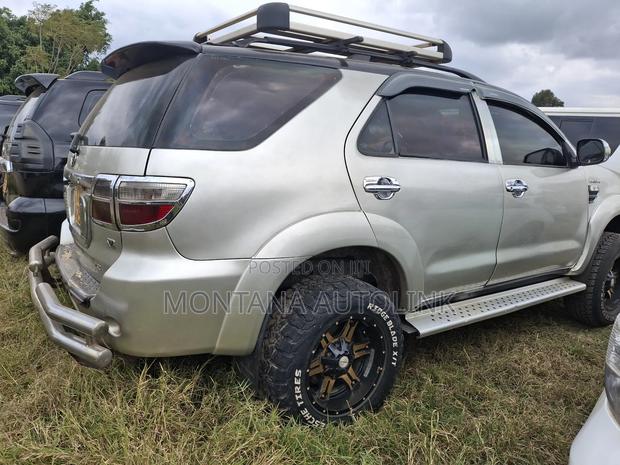 Toyota Fortuner 3.0 D AWD 2011 Gold
