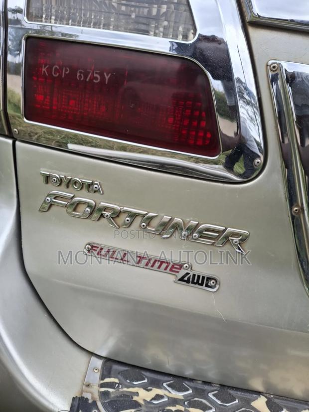 Toyota Fortuner 3.0 D AWD 2011 Gold