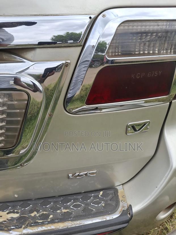 Toyota Fortuner 3.0 D AWD 2011 Gold
