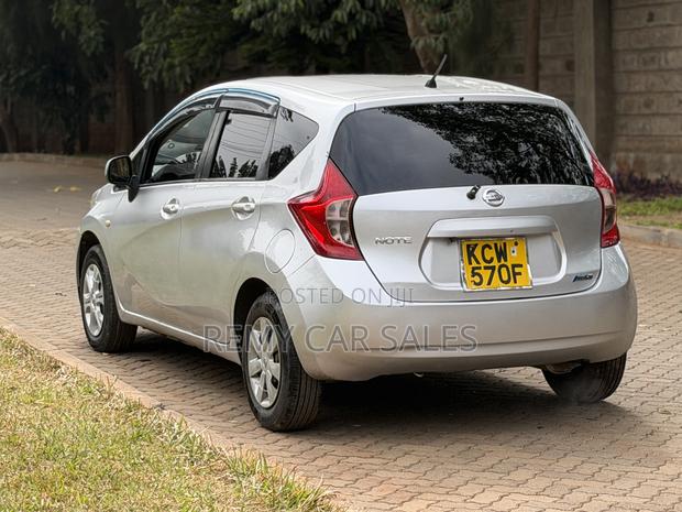 Nissan Note 2012 Silver