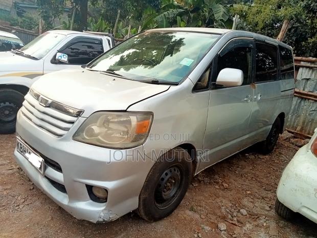 Toyota Noah 2003 Silver