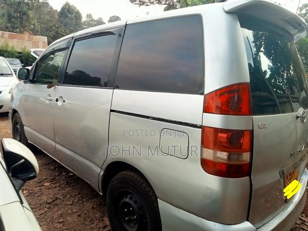 Toyota Noah 2003 Silver