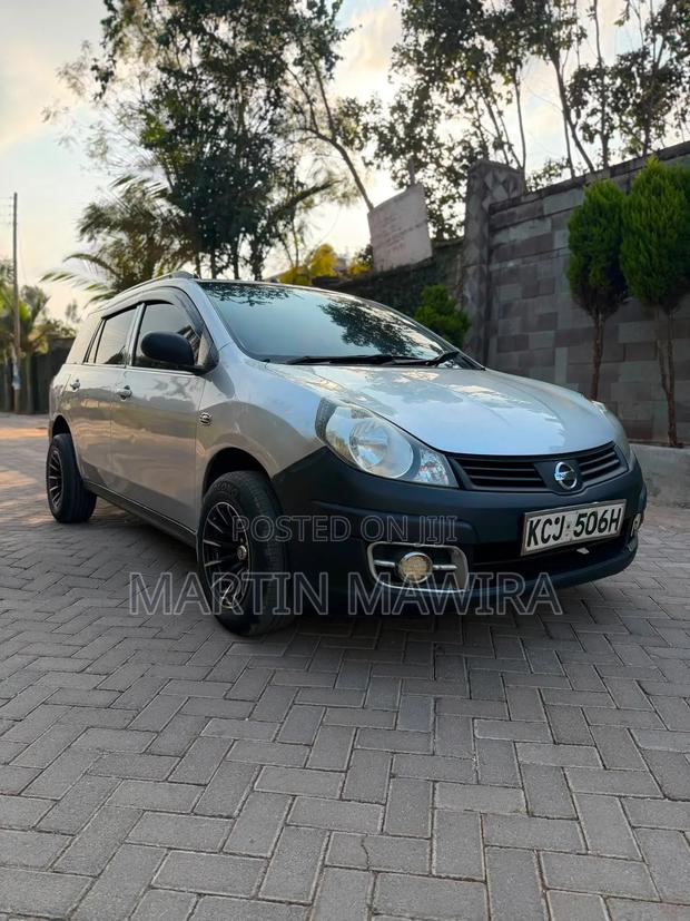Nissan Advan 2010 Silver