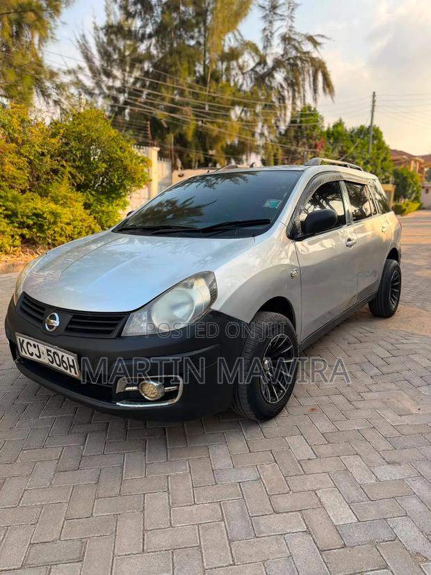 Nissan Advan 2010 Silver