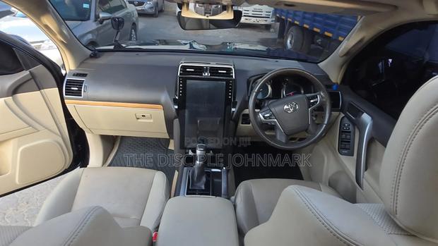 Toyota Land Cruiser Prado 2022 Black