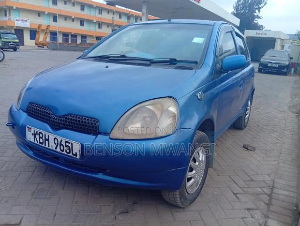 Toyota Vitz 2002 Blue