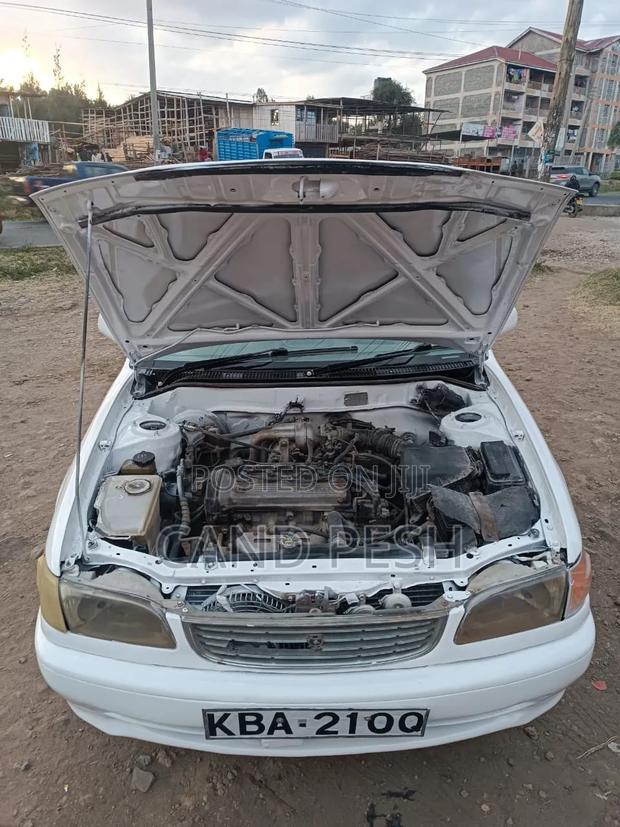 Toyota Corolla 2001 White