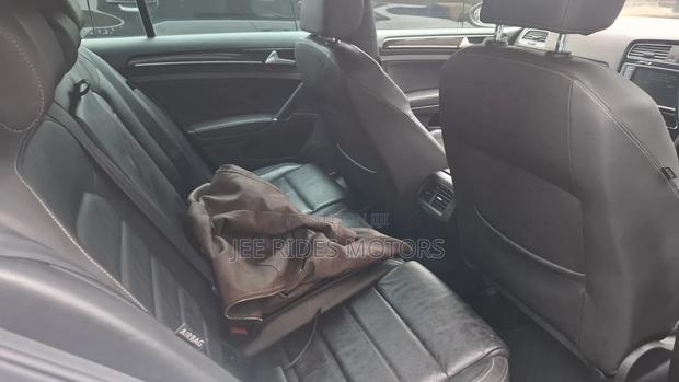 Volkswagen Golf 2019 White
