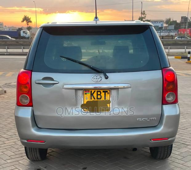 Toyota Raum 2006 Silver
