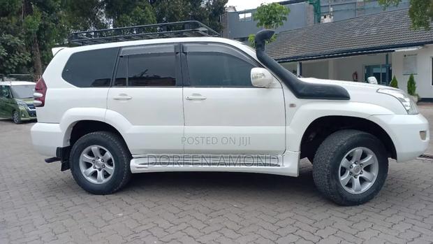 Toyota Land Cruiser Prado 2004 White