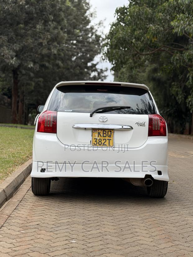 Toyota Corolla RunX 2004 White
