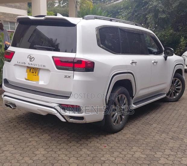 Toyota Land Cruiser 2023 White