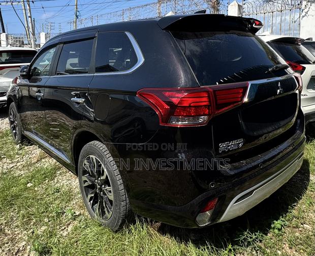 Mitsubishi Outlander 2020 Brown