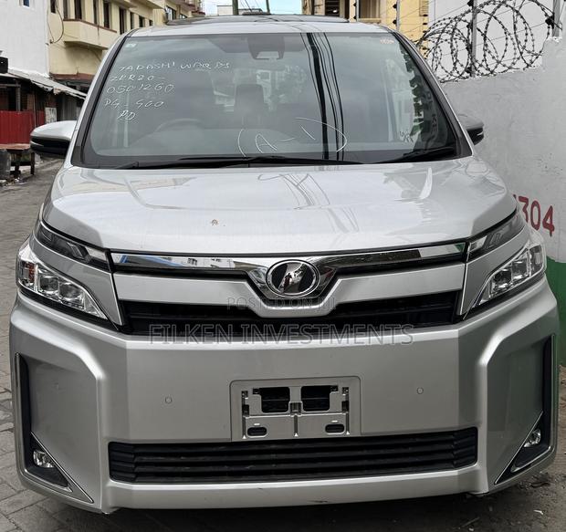Toyota Voxy 2020 Silver