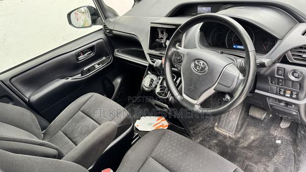 Toyota Voxy 2020 Silver