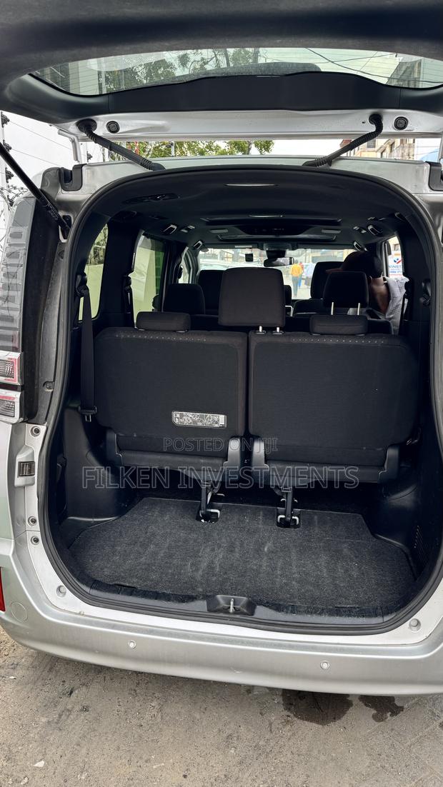 Toyota Voxy 2020 Silver