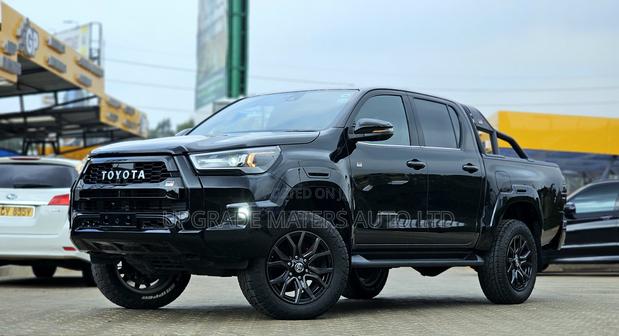 Toyota Hilux 2022 Black