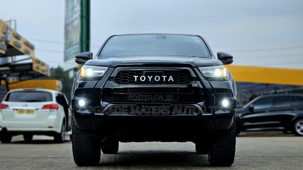 Toyota Hilux 2022 Black