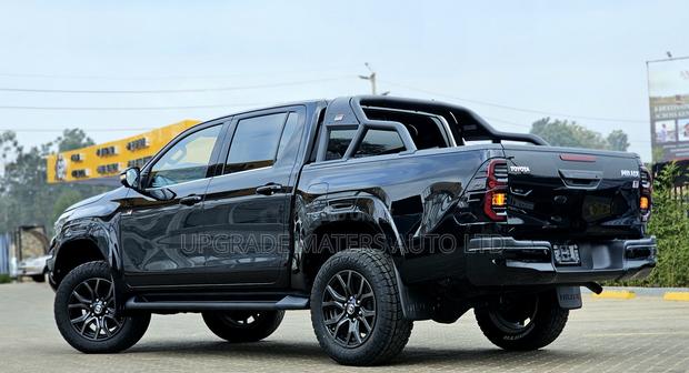 Toyota Hilux 2022 Black