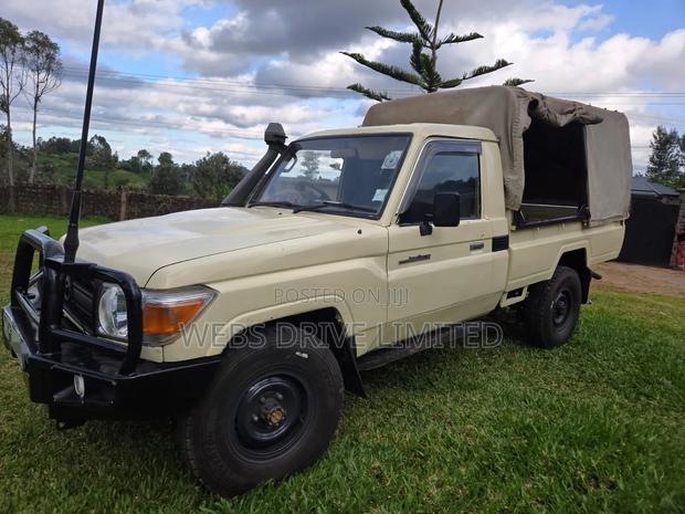 Toyota Land Cruiser 2011 Beige
