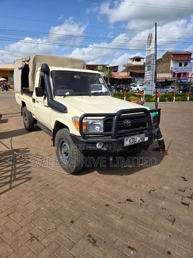 Toyota Land Cruiser 2011 Beige