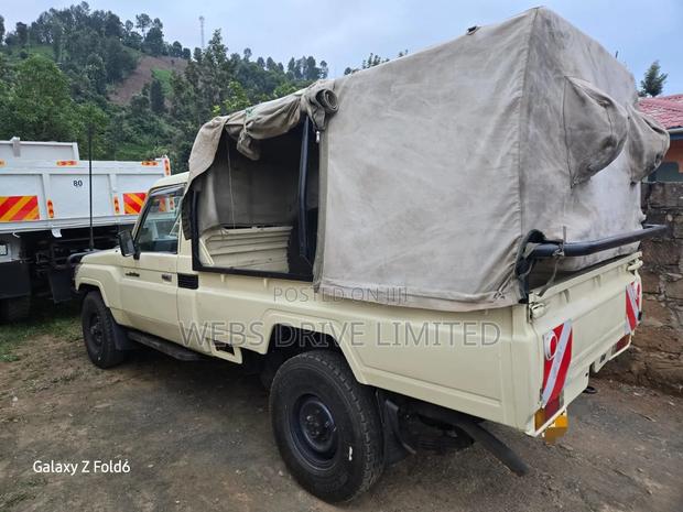 Toyota Land Cruiser 2011 Beige