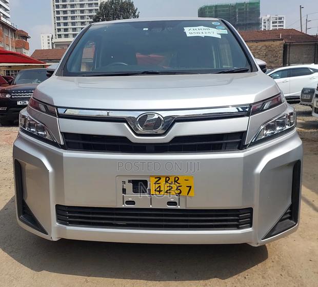 Toyota Voxy 2019 Silver