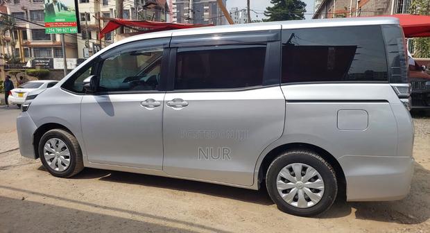 Toyota Voxy 2019 Silver
