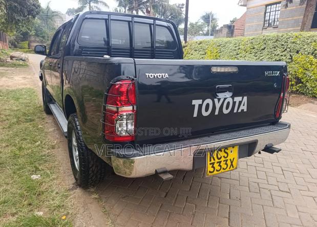 Toyota Hilux 2013 Black