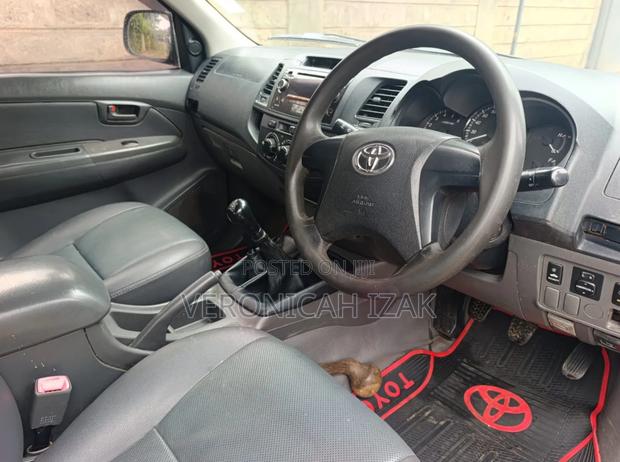 Toyota Hilux 2013 Black