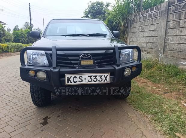 Toyota Hilux 2013 Black