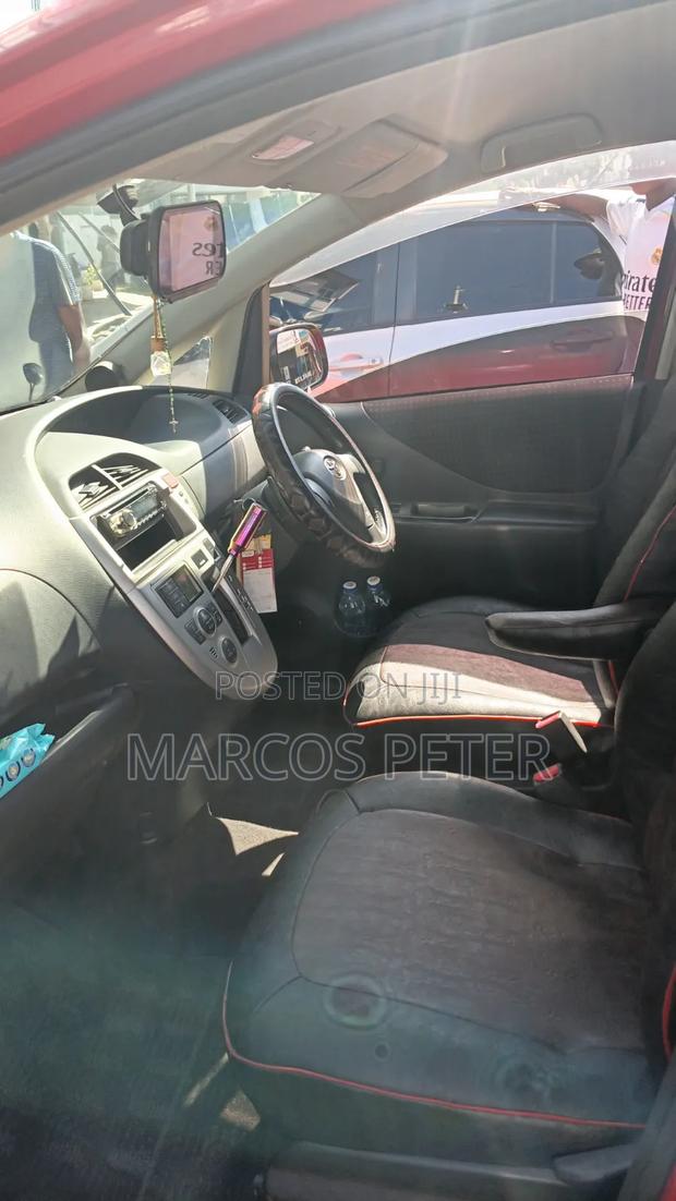 Toyota Ractis 2012 Red