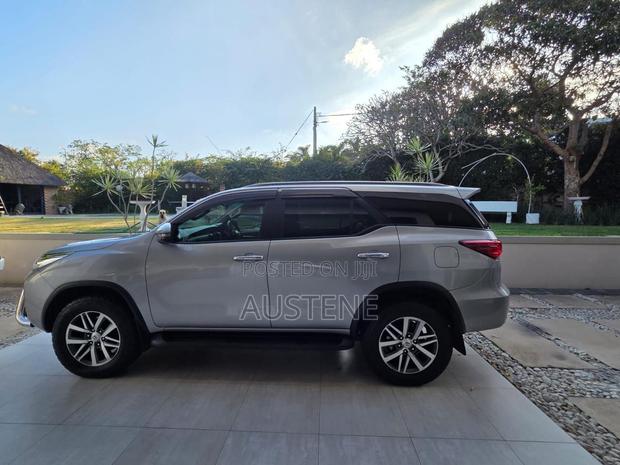 Toyota Fortuner 2019 Silver