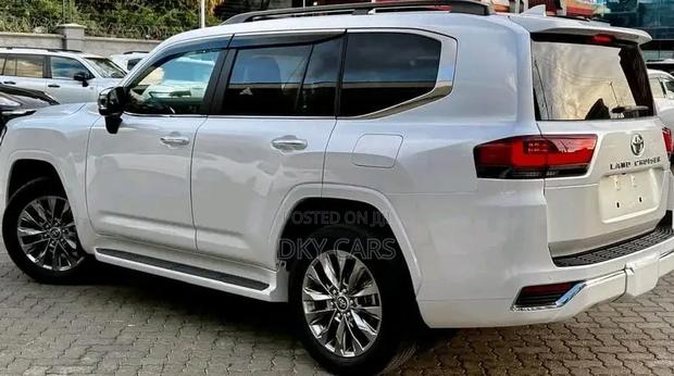 Toyota Land Cruiser 2023 White