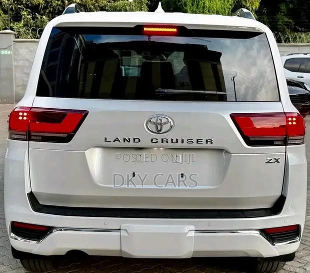 Toyota Land Cruiser 2023 White