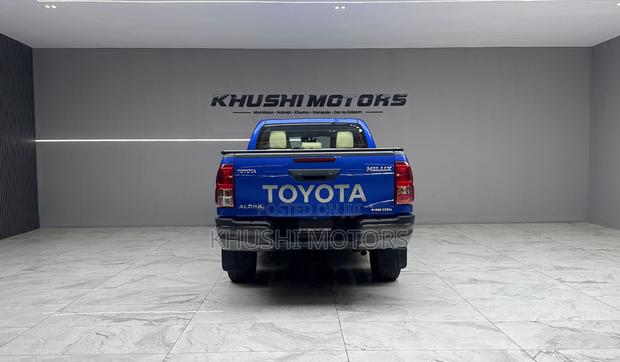 Toyota Hilux 2019 Blue