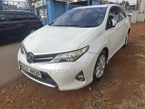 Toyota Auris 2012 Pearl