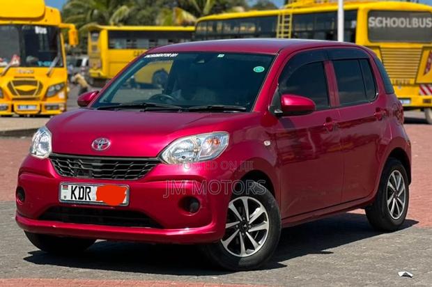 Toyota Passo 2018 Red