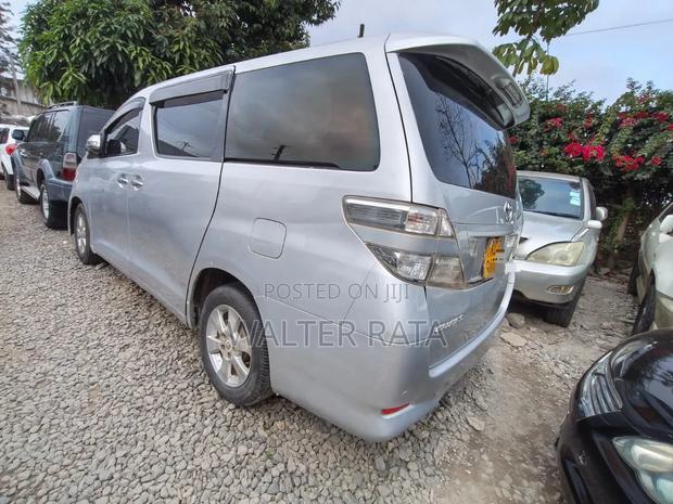 Toyota Vellfire 2009 Silver