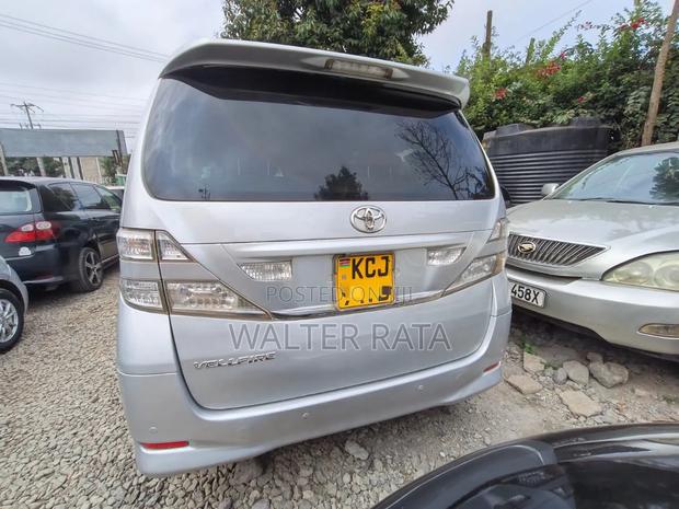 Toyota Vellfire 2009 Silver