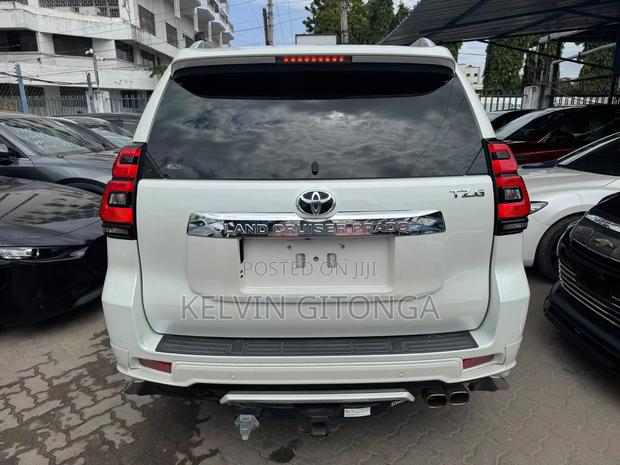 Toyota Land Cruiser Prado 2018 White