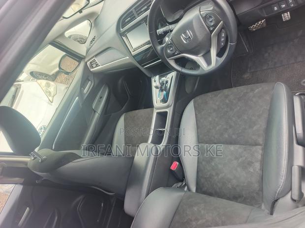 Honda Shuttle 1.5 Hybrid 2WD 2019 Silver