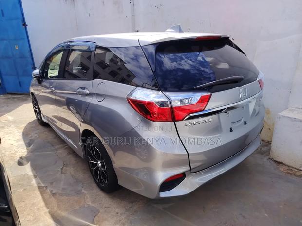 Honda Fit Shuttle 2019 Silver
