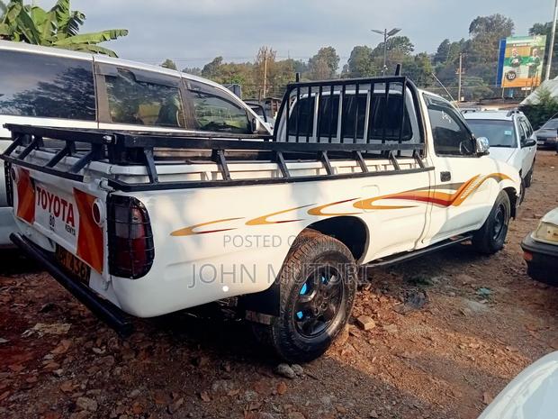 Toyota Hilux 1999 White