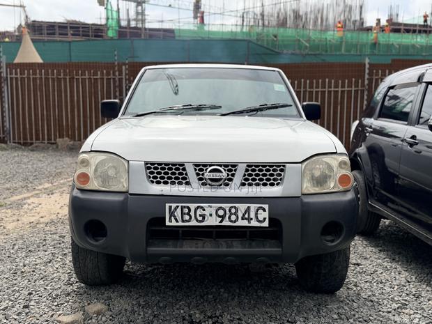 Nissan Hardbody 2009 White