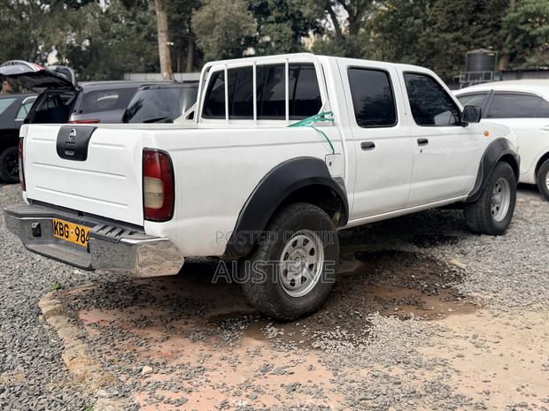 Nissan Hardbody 2009 White