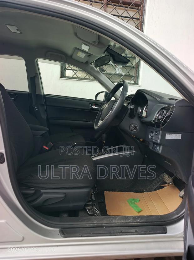 Toyota Corolla Fielder 2019 Silver